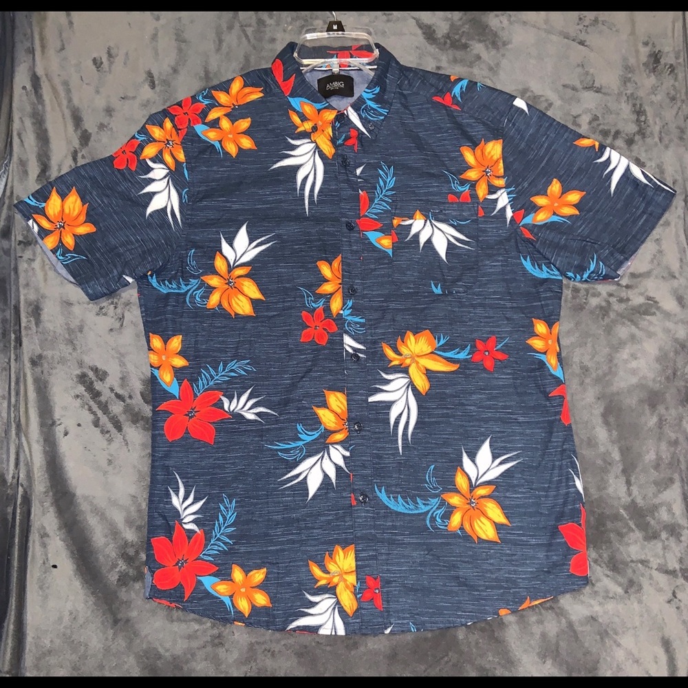 Hawaiian Button Up Shirt NWOT